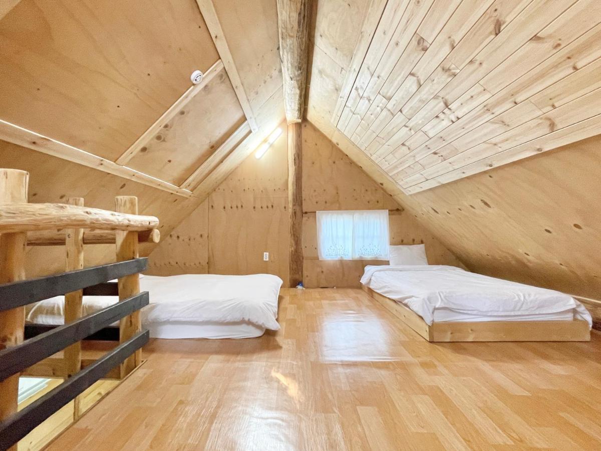 Вилла Log Park Dochidol Ranch Чеджудо Экстерьер фото
