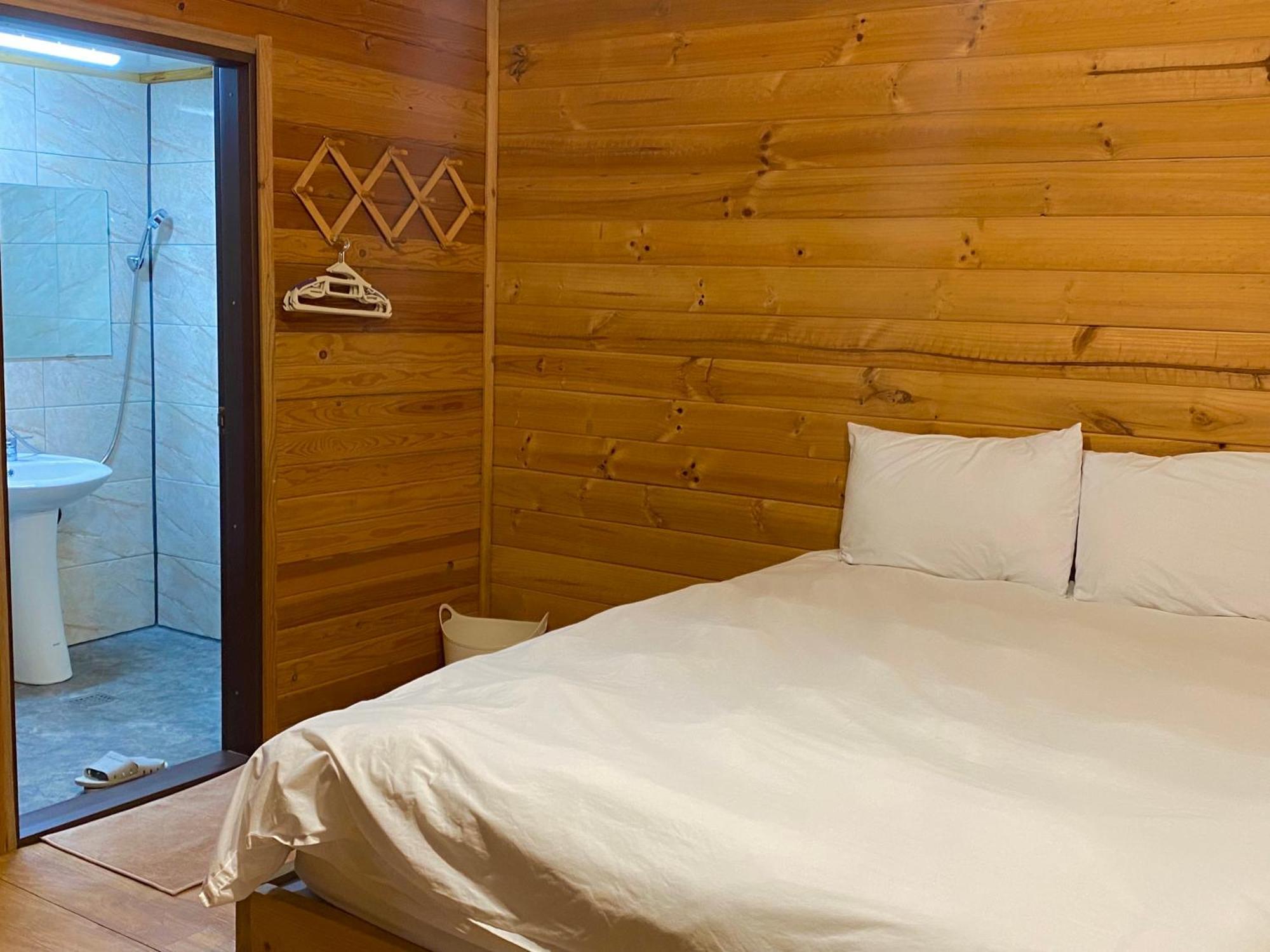 Вилла Log Park Dochidol Ranch Чеджудо Экстерьер фото