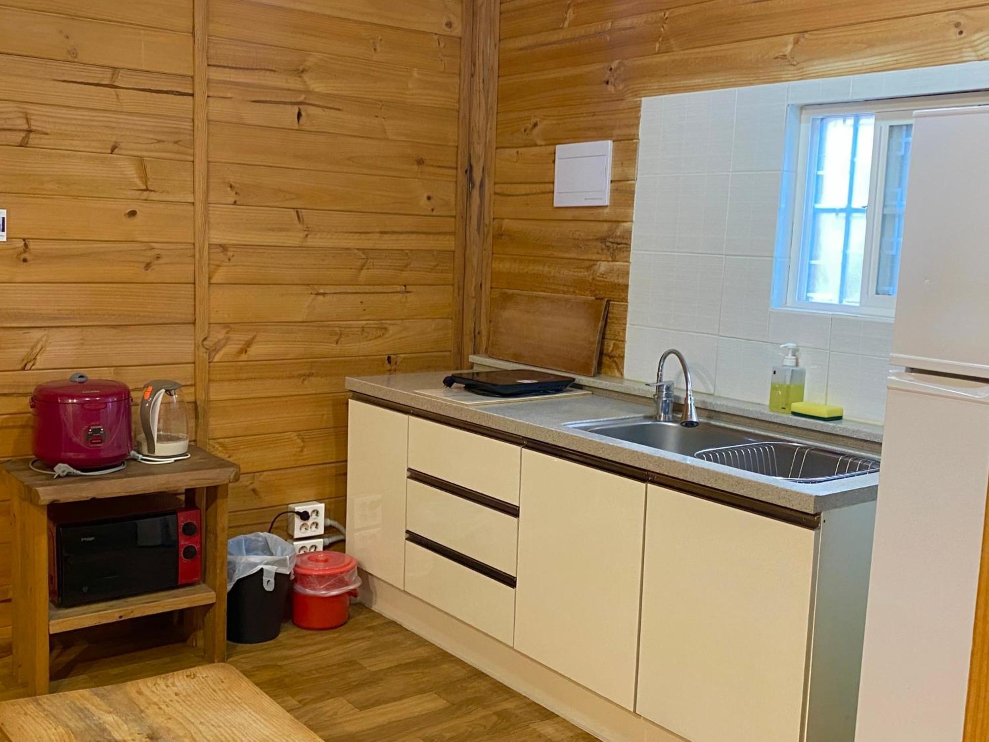 Вилла Log Park Dochidol Ranch Чеджудо Экстерьер фото