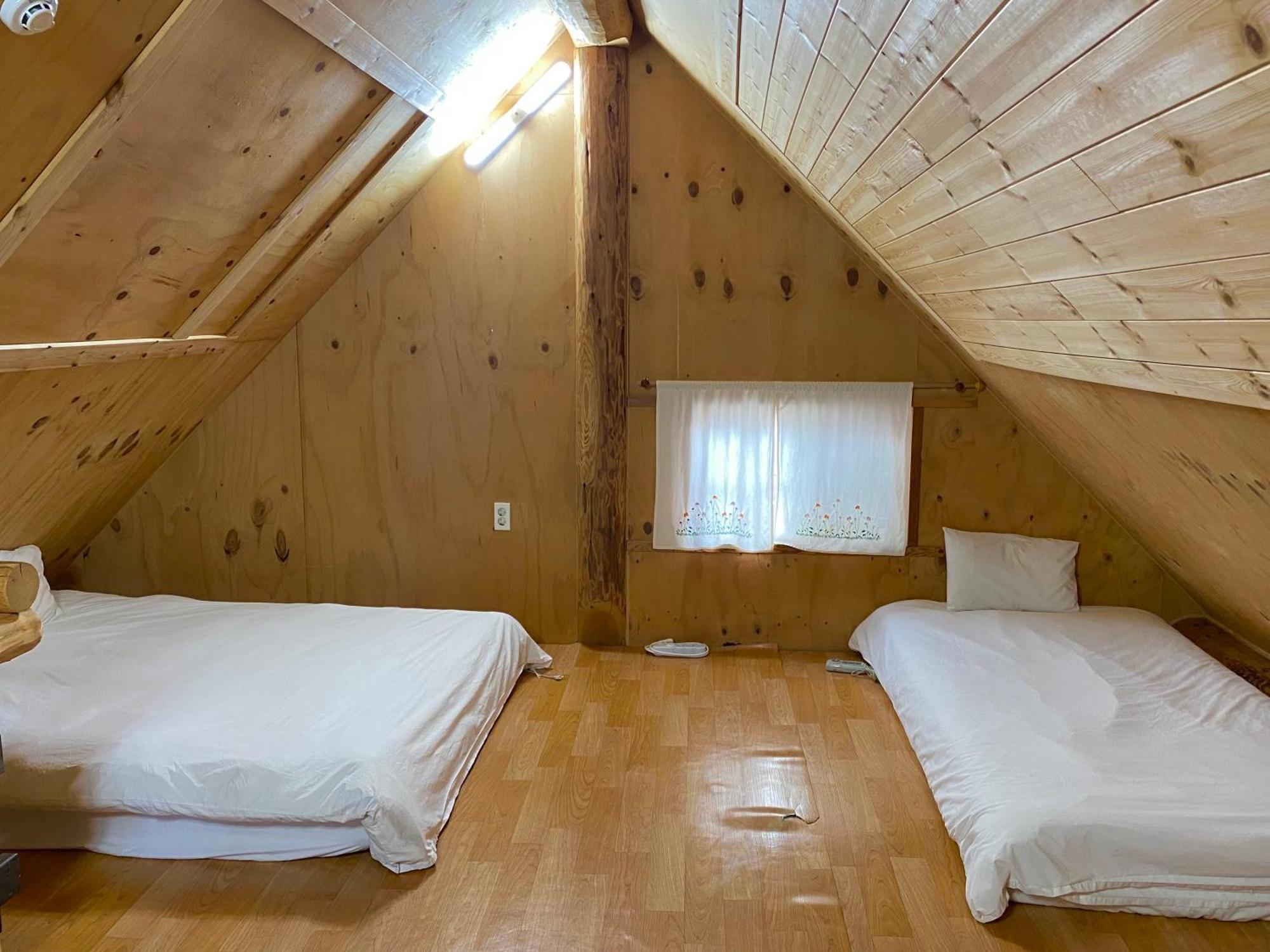 Вилла Log Park Dochidol Ranch Чеджудо Экстерьер фото