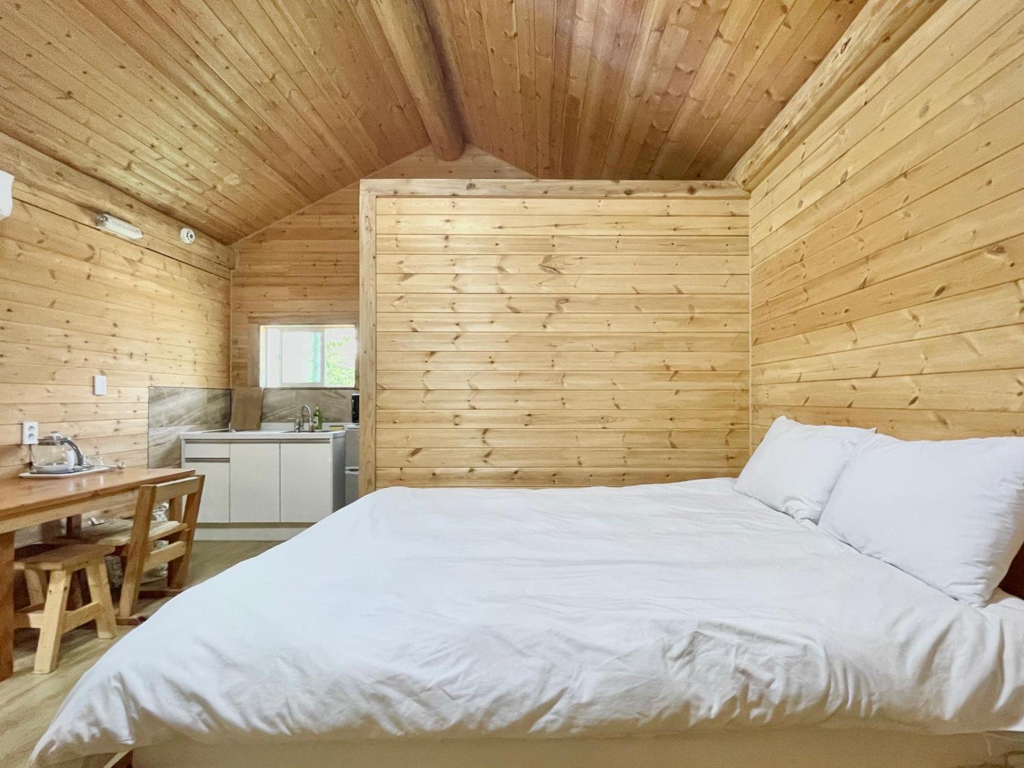 Вилла Log Park Dochidol Ranch Чеджудо Экстерьер фото