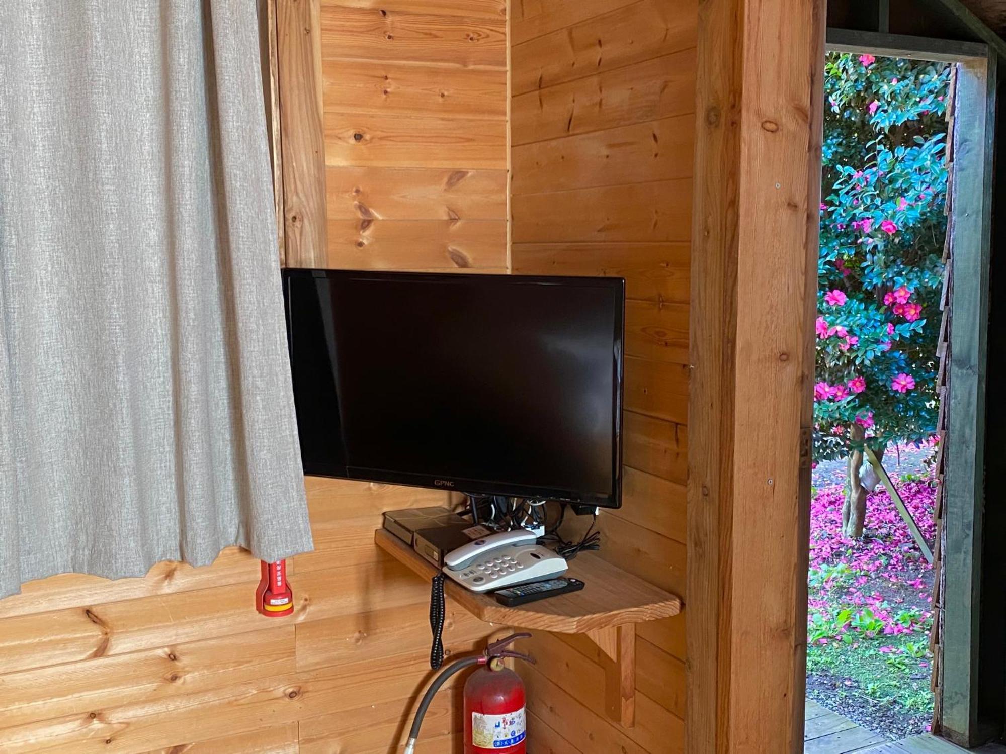Вилла Log Park Dochidol Ranch Чеджудо Экстерьер фото